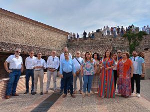 Lee más sobre el artículo Reyes subraya la contribución del Festival del Aire para posicionar Jaén como destino para los deportes aéreos