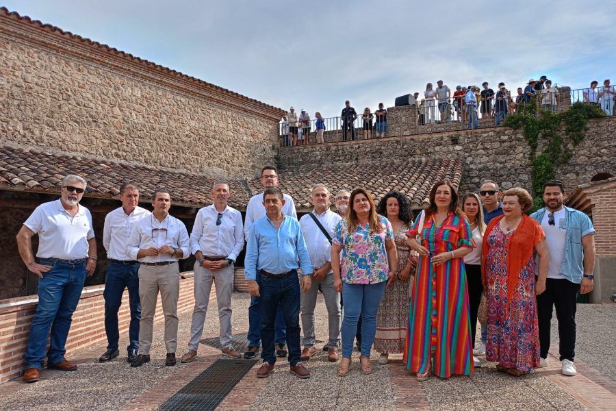 Reyes subraya la contribución del Festival del Aire para posicionar Jaén como destino para los deportes aéreos