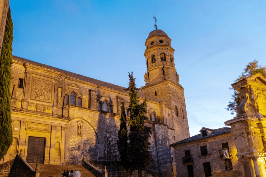Diputación recibirá más de 912.000 euros para fortalecer la actividad comercial de las zonas turísticas de Baeza y Cazorla