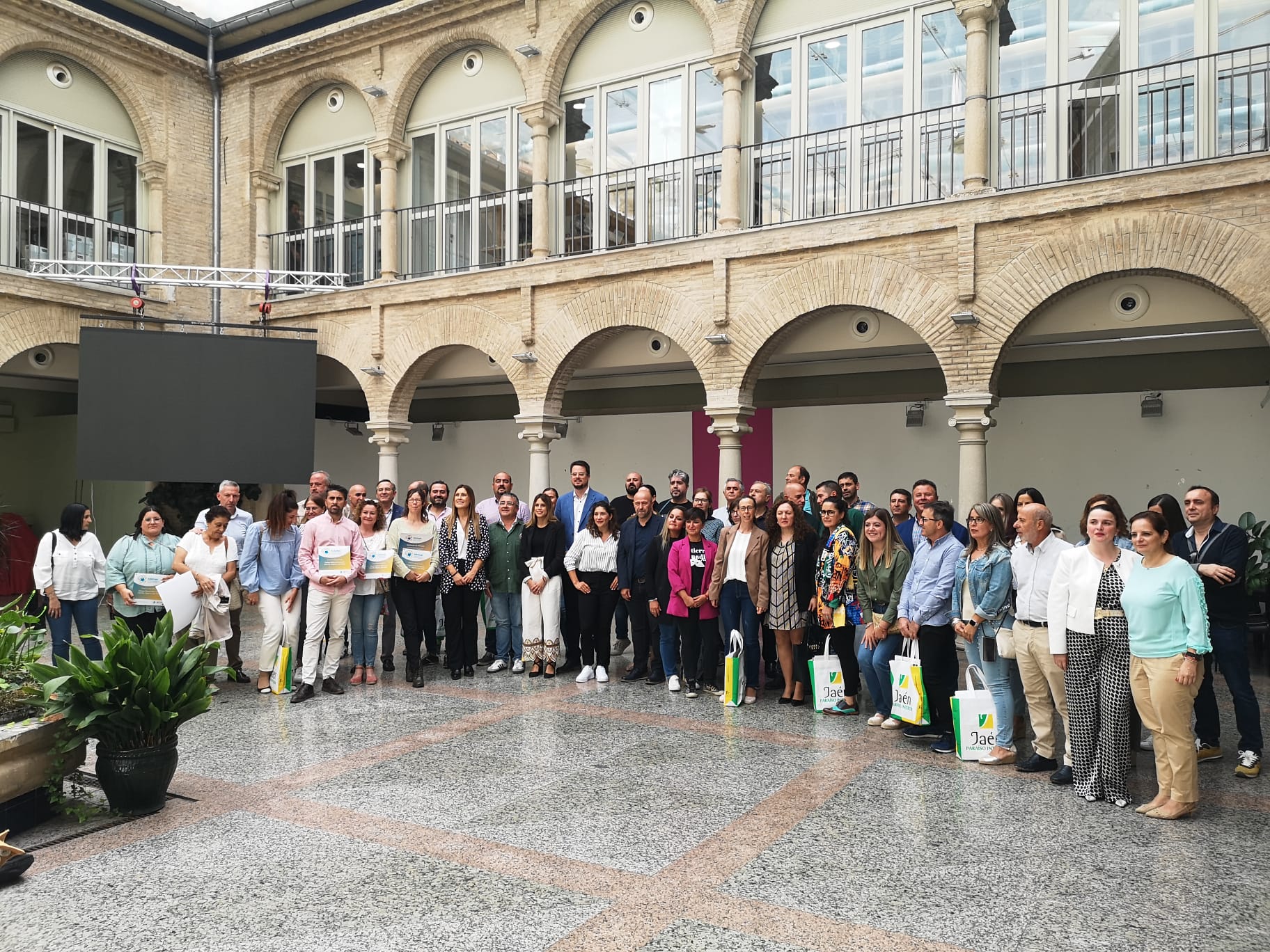 En este momento estás viendo Un total de 37 empresas del Parque de Cazorla, Segura y Las Villas reciben la Carta Europea de Turismo Sostenible