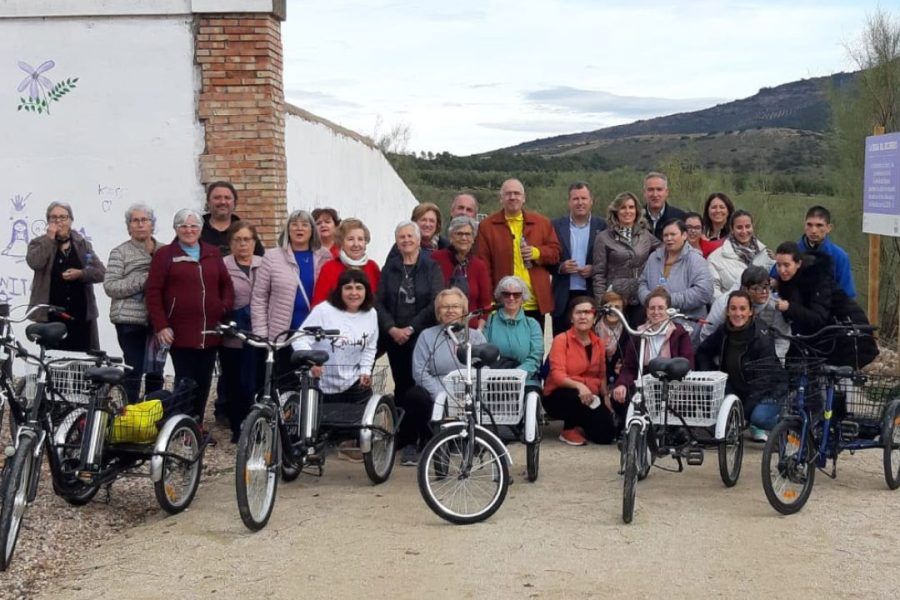 Más de 30 personas participan en actividades deportivas en el Camino Natural Vía Verde de Segura