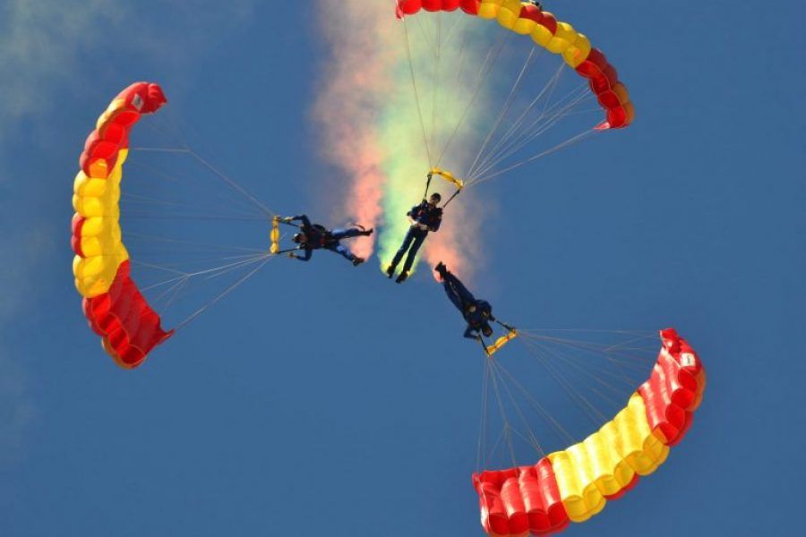 La Patrulla Acrobática de Paracaidismo del Ejército del Aire ofrecerá una exhibición en el FIA “El Yelmo”