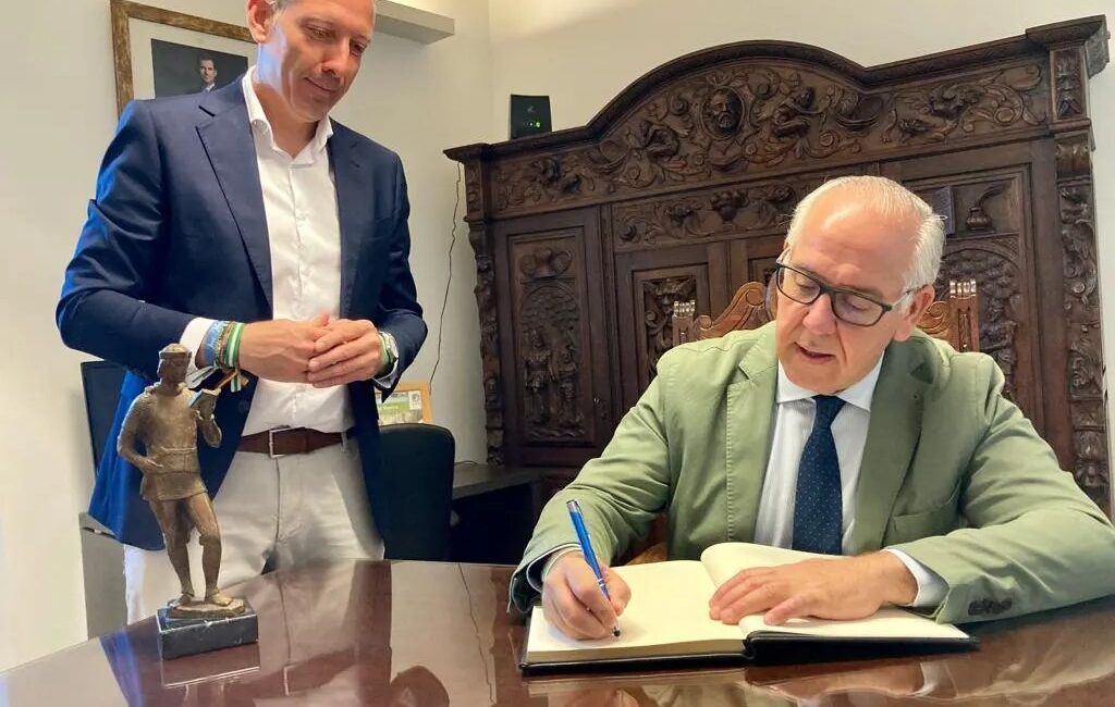 En este momento estás viendo Jesús Estrella aborda el desarrollo del mundo rural con los alcaldes de Segura de la Sierra, Hornos y Santiago-Pontones