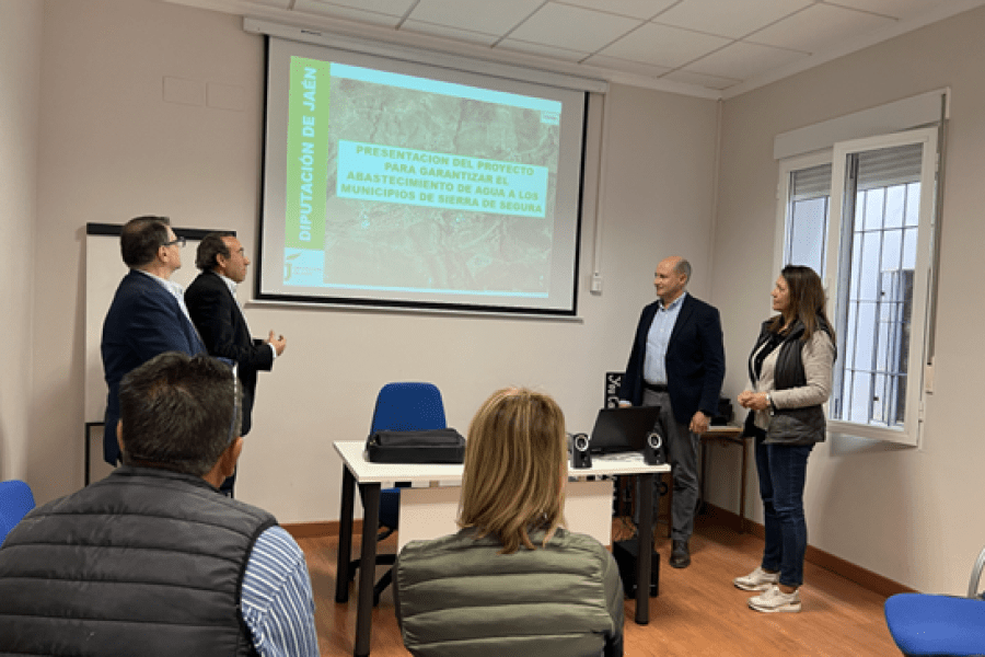 El diputado de Servicios Municipales informa de distintos proyectos de mejora de infraestructuras hidráulicas que acometerá la Diputación en La Puerta de Segura